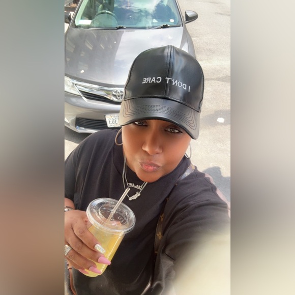 Join me live from NYC! Sharing yours & mine 💕🫶🏽💕 - Picture 6 of 14